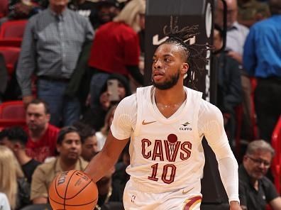 MIAMI, FL - DECEMBER 8:  Darius Garland #10 of the Cleveland Cavaliers handles the ball during the game against the Miami Heat on December 8, 2023 at Kaseya Center in Miami, Florida. NOTE TO USER: User expressly acknowledges and agrees that, by downloading and or using this Photograph, user is consenting to the terms and conditions of the Getty Images License Agreement. Mandatory Copyright Notice: Copyright 2023 NBAE (Photo by Issac Baldizon/NBAE via Getty Images)