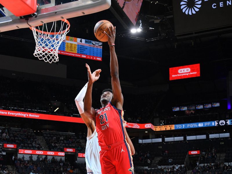 SAN ANTONIO, TX - DECEMBER 8: Yves Missi #21 of the New Orleans Pelicans drives to the basket during the game against the San Antonio Spurs on December 8, 2024 at the Frost Bank Center in San Antonio, Texas. NOTE TO USER: User expressly acknowledges and agrees that, by downloading and or using this photograph, user is consenting to the terms and conditions of the Getty Images License Agreement. Mandatory Copyright Notice: Copyright 2024 NBAE (Photos by Michael Gonzales/NBAE via Getty Images)