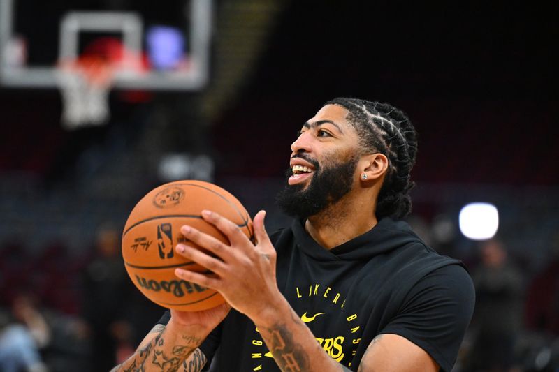 CLEVELAND, OHIO - OCTOBER 30: Anthony Davis #3 of the Los Angeles Lakers warms up prior to the game against the Cleveland Cavaliers at Rocket Mortgage Fieldhouse on October 30, 2024 in Cleveland, Ohio. NOTE TO USER: User expressly acknowledges and agrees that, by downloading and or using this photograph, User is consenting to the terms and conditions of the Getty Images License Agreement. (Photo by Jason Miller/Getty Images)