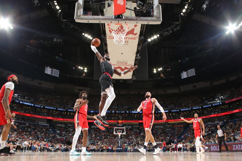 NEW ORLEANS, LA - MARCH 16: Deandre Ayton #2 of the Portland Trail Blazers drives to the basket during the game against the New Orleans Pelicans on March 16, 2024 at the Smoothie King Center in New Orleans, Louisiana. NOTE TO USER: User expressly acknowledges and agrees that, by downloading and or using this Photograph, user is consenting to the terms and conditions of the Getty Images License Agreement. Mandatory Copyright Notice: Copyright 2024 NBAE (Photo by Layne Murdoch Jr./NBAE via Getty Images)