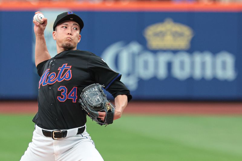 Jul 26, 2024; New York City, New York, USA; New York Mets starting pitcher Kodai Senga (34) delivers a pitch during the first inning against the Atlanta Braves at Citi Field. Mandatory Credit: Vincent Carchietta-USA TODAY Sports