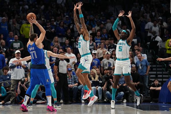 DALLAS, TX - NOVEMBER 5: P.J. Washington #25 of the Charlotte Hornets plays defense against the Dallas Mavericks on November 5, 2023 at the American Airlines Center in Dallas, Texas. NOTE TO USER: User expressly acknowledges and agrees that, by downloading and or using this photograph, User is consenting to the terms and conditions of the Getty Images License Agreement. Mandatory Copyright Notice: Copyright 2023 NBAE (Photo by Glenn James/NBAE via Getty Images)