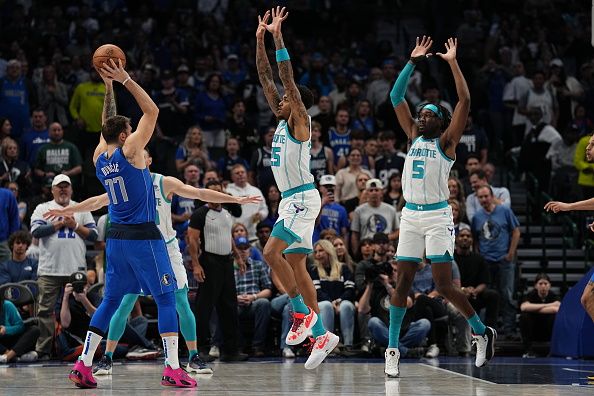 DALLAS, TX - NOVEMBER 5: P.J. Washington #25 of the Charlotte Hornets plays defense against the Dallas Mavericks on November 5, 2023 at the American Airlines Center in Dallas, Texas. NOTE TO USER: User expressly acknowledges and agrees that, by downloading and or using this photograph, User is consenting to the terms and conditions of the Getty Images License Agreement. Mandatory Copyright Notice: Copyright 2023 NBAE (Photo by Glenn James/NBAE via Getty Images)