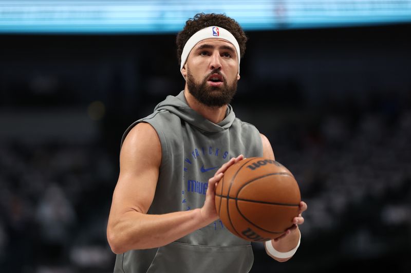 DALLAS, TX - NOVEMBER 16: Klay Thompson #31 of the Dallas Mavericks warms up before the game against the San Antonio Spurs on November 16, 2024 at American Airlines Center in Dallas, Texas. NOTE TO USER: User expressly acknowledges and agrees that, by downloading and or using this photograph, User is consenting to the terms and conditions of the Getty Images License Agreement. Mandatory Copyright Notice: Copyright 2024 NBAE (Photo by Tim Heitman/NBAE via Getty Images)