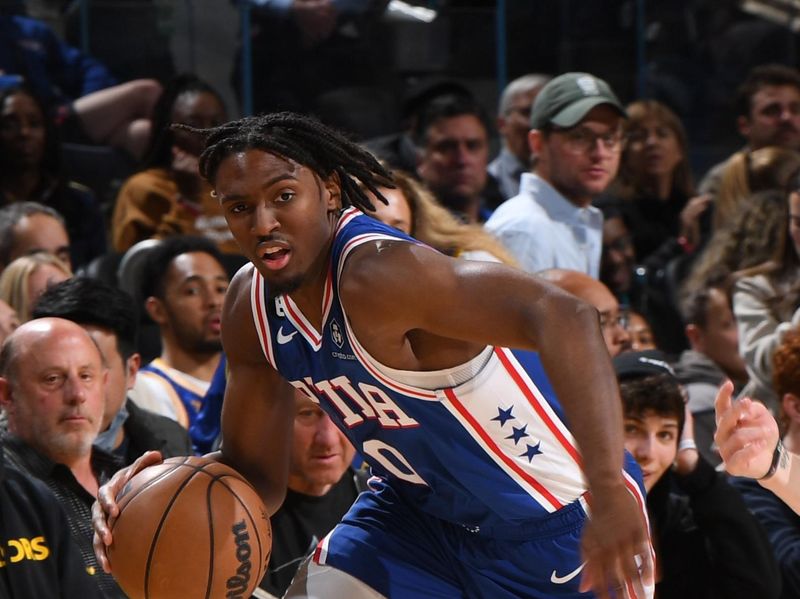 SAN FRANCISCO, CA - MARCH 24: Tyrese Maxey #0 of the Philadelphia 76ers dribbles the ball during the game against the Golden State Warriors on March 24, 2023 at Chase Center in San Francisco, California. NOTE TO USER: User expressly acknowledges and agrees that, by downloading and or using this photograph, user is consenting to the terms and conditions of Getty Images License Agreement. Mandatory Copyright Notice: Copyright 2023 NBAE (Photo by Noah Graham/NBAE via Getty Images)