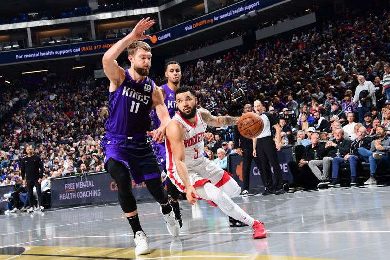 SACRAMENTO, CA - DECEMBER 3: Fred VanVleet #5 of the Houston Rockets dribbles the ball during the game against the Sacramento Kings during the Emirates NBA Cup game on December 3, 2024 at Golden 1 Center in Sacramento, California. NOTE TO USER: User expressly acknowledges and agrees that, by downloading and or using this Photograph, user is consenting to the terms and conditions of the Getty Images License Agreement. Mandatory Copyright Notice: Copyright 2024 NBAE (Photo by Adam Pantozzi/NBAE via Getty Images)