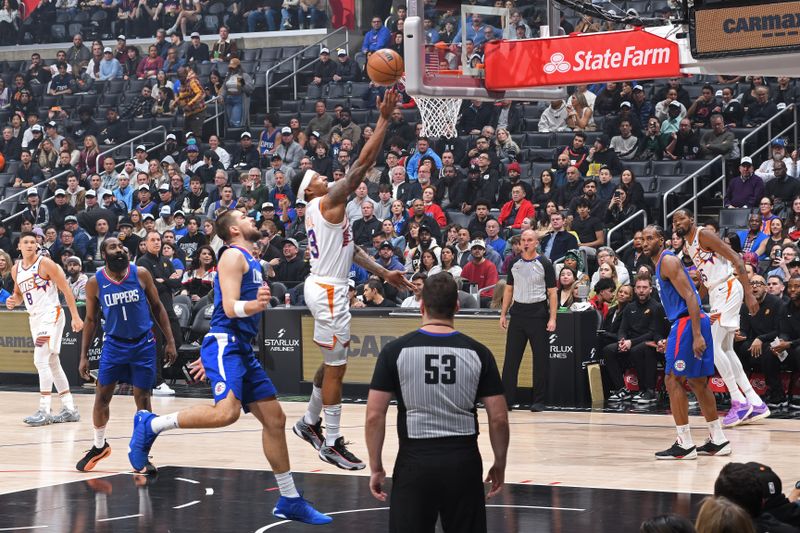 LOS ANGELES, CA - JANUARY 8: Bradley Beal #3 of the Phoenix Suns drives to the basket during the game against the LA Clippers on January 8, 2024 at Crypto.Com Arena in Los Angeles, California. NOTE TO USER: User expressly acknowledges and agrees that, by downloading and/or using this Photograph, user is consenting to the terms and conditions of the Getty Images License Agreement. Mandatory Copyright Notice: Copyright 2024 NBAE (Photo by Andrew D. Bernstein/NBAE via Getty Images)