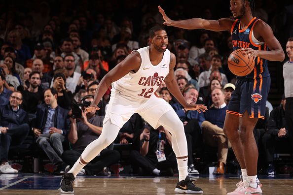 NEW YORK, NY - NOVEMBER 1: Tristian Thompson #12 of the Cleveland Cavaliers plays defense during the game against the New York Knicks on November 1, 2023 at Madison Square Garden in New York City, New York.  NOTE TO USER: User expressly acknowledges and agrees that, by downloading and or using this photograph, User is consenting to the terms and conditions of the Getty Images License Agreement. Mandatory Copyright Notice: Copyright 2023 NBAE  (Photo by Nathaniel S. Butler/NBAE via Getty Images)