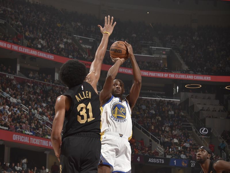 CLEVELAND, OH - NOVEMBER 8: Jonathan Kuminga #00 of the Golden State Warriors shoots the ball during the game against the Cleveland Cavaliers   during a regular season game on November 8, 2024 at Rocket Mortgage FieldHouse in Cleveland, Ohio. NOTE TO USER: User expressly acknowledges and agrees that, by downloading and/or using this Photograph, user is consenting to the terms and conditions of the Getty Images License Agreement. Mandatory Copyright Notice: Copyright 2024 NBAE (Photo by David Liam Kyle/NBAE via Getty Images)