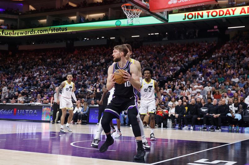 SACRAMENTO, CALIFORNIA - MARCH 31: Domantas Sabonis #10 of the Sacramento Kings gathers his tenth rebound of the game in the fourth quarter against the Utah Jazz at Golden 1 Center on March 31, 2024 in Sacramento, California. NOTE TO USER: User expressly acknowledges and agrees that, by downloading and or using this photograph, User is consenting to the terms and conditions of the Getty Images License Agreement. (Photo by Lachlan Cunningham/Getty Images)