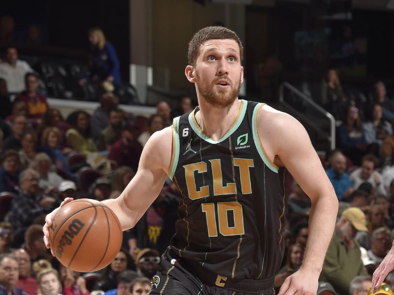 CLEVELAND, OH - APRIL 9: Svi Mykhailiuk #10 of the Charlotte Hornets /drives to the basket during the game against the Cleveland Cavaliers on April 9, 2023 at Rocket Mortgage FieldHouse in Cleveland, Ohio. NOTE TO USER: User expressly acknowledges and agrees that, by downloading and/or using this Photograph, user is consenting to the terms and conditions of the Getty Images License Agreement. Mandatory Copyright Notice: Copyright 2023 NBAE (Photo by David Liam Kyle/NBAE via Getty Images)