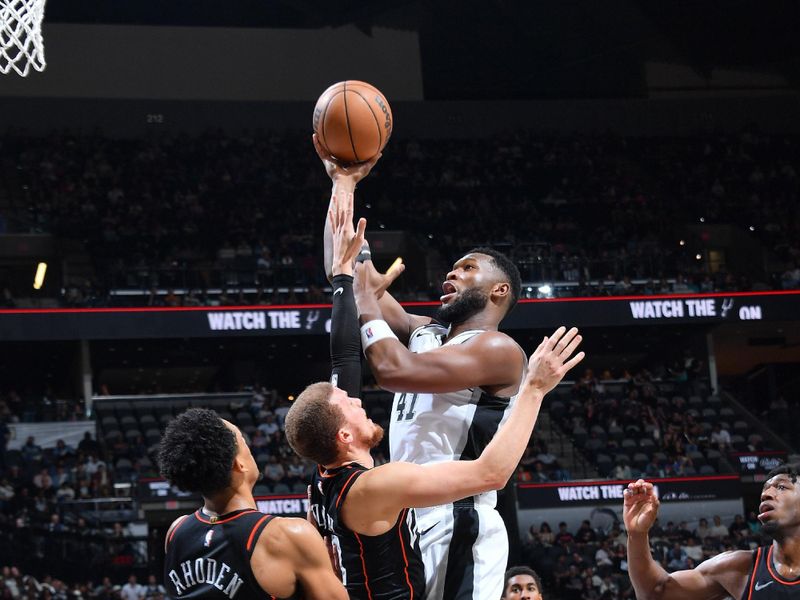 SAN ANTONIO, TX - APRIL 14: RaiQuan Gray #41 of the San Antonio Spurs drives to the basket during the game against the Detroit Pistons on April 14, 2024 at the Frost Bank Center in San Antonio, Texas. NOTE TO USER: User expressly acknowledges and agrees that, by downloading and or using this photograph, user is consenting to the terms and conditions of the Getty Images License Agreement. Mandatory Copyright Notice: Copyright 2024 NBAE (Photos by Michael Gonzales/NBAE via Getty Images)