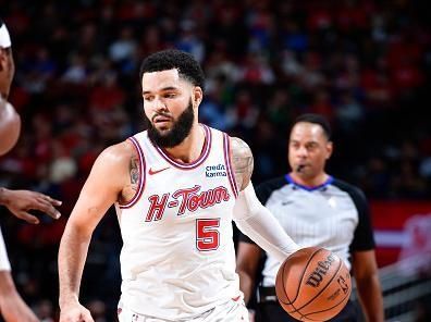 HOUSTON, TX - DECEMBER 22:   Fred VanVleet #5 of the Houston Rockets handles the ball during the game against the Dallas Mavericks on December 22, 2023 at the Toyota Center in Houston, Texas. NOTE TO USER: User expressly acknowledges and agrees that, by downloading and or using this photograph, User is consenting to the terms and conditions of the Getty Images License Agreement. Mandatory Copyright Notice: Copyright 2023 NBAE (Photo by Logan Riely/NBAE via Getty Images)