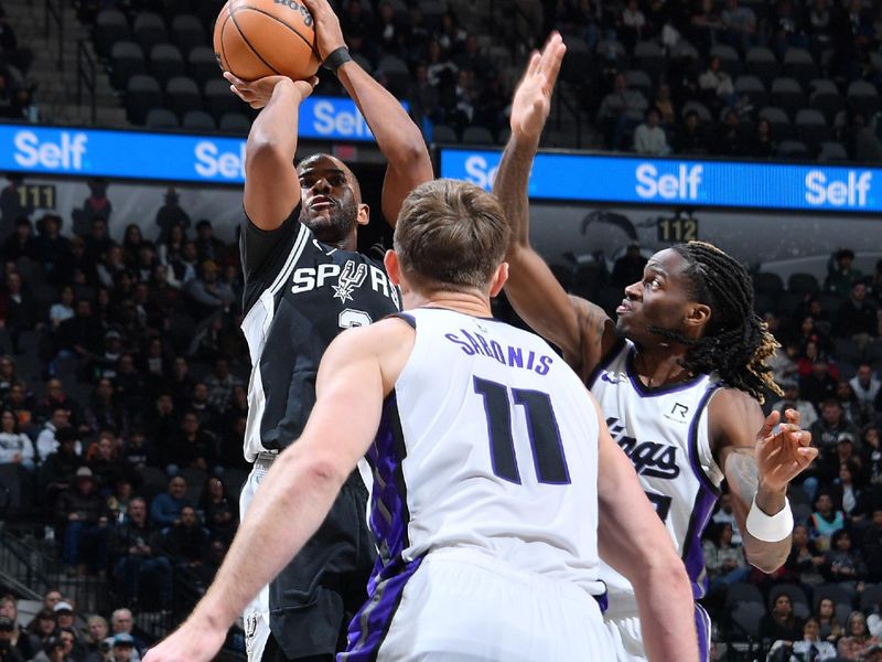 SAN ANTONIO, TX - DECEMBER 6:  Chris Paul #3 of the San Antonio Spurs shoots the ball during the game against the Sacramento Kings on December 6, 2024 at the Frost Bank Center in San Antonio, Texas. NOTE TO USER: User expressly acknowledges and agrees that, by downloading and or using this photograph, user is consenting to the terms and conditions of the Getty Images License Agreement. Mandatory Copyright Notice: Copyright 2024 NBAE (Photos by Michael Gonzales/NBAE via Getty Images)