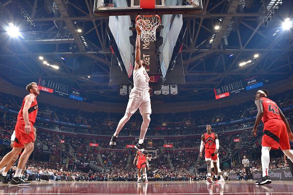 CLEVELAND, OH - NOVEMBER 26: Jarrett Allen #31 of the Cleveland Cavaliers drives to the basket during the game against the Toronto Raptors on November 26, 2023 at Rocket Mortgage FieldHouse in Cleveland, Ohio. NOTE TO USER: User expressly acknowledges and agrees that, by downloading and/or using this Photograph, user is consenting to the terms and conditions of the Getty Images License Agreement. Mandatory Copyright Notice: Copyright 2023 NBAE (Photo by David Liam Kyle/NBAE via Getty Images)