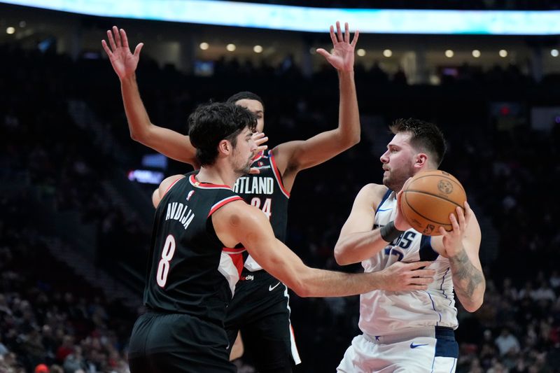 PORTLAND, OREGON - DECEMBER 01: Luka Doncic #77 of the Dallas Mavericks looks to pass the ball against Deni Avdija #8 and Kris Murray #24 of the Portland Trail Blazers during the first half at Moda Center on December 01, 2024 in Portland, Oregon. NOTE TO USER: User expressly acknowledges and agrees that, by downloading and or using this photograph, User is consenting to the terms and conditions of the Getty Images License Agreement. (Photo by Soobum Im/Getty Images)