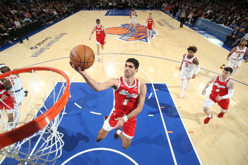 NEW YORK, NY - JANUARY 27: Santi Aldama #7 of the Memphis Grizzlies drives to the basket during the game against the New York Knicks on January 27, 2025 at Madison Square Garden in New York City, New York.  NOTE TO USER: User expressly acknowledges and agrees that, by downloading and or using this photograph, User is consenting to the terms and conditions of the Getty Images License Agreement. Mandatory Copyright Notice: Copyright 2025 NBAE  (Photo by Nathaniel S. Butler/NBAE via Getty Images)