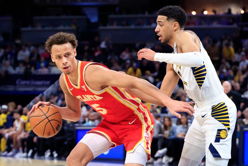 INDIANAPOLIS, INDIANA - FEBRUARY 01: Dyson Daniels #5 of the Atlanta Hawks dribbles the ball to the basket against Tyrese Haliburton #0 of the Indiana Pacers during the first half at Gainbridge Fieldhouse on February 01, 2025 in Indianapolis, Indiana. NOTE TO USER: User expressly acknowledges and agrees that, by downloading and or using this photograph, User is consenting to the terms and conditions of the Getty Images License Agreement. (Photo by Justin Casterline/Getty Images)