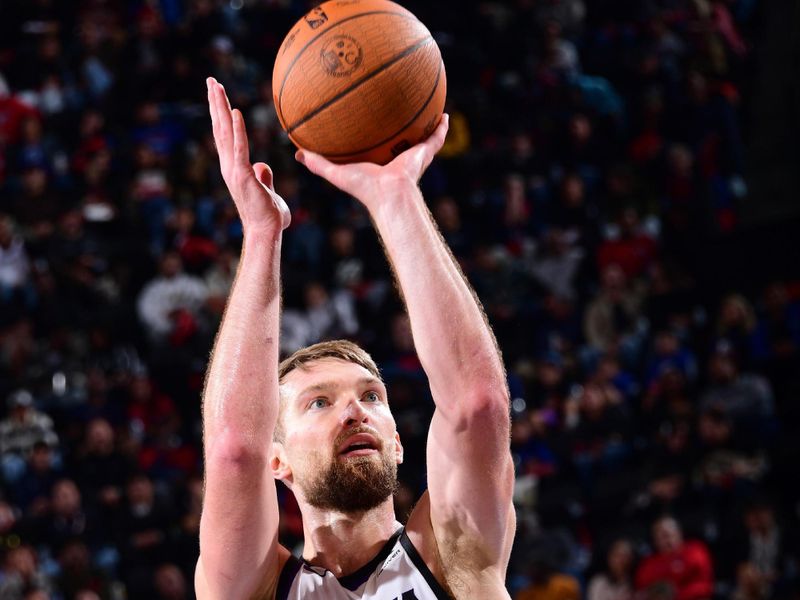 INGLEWOOD, CA - NOVEMBER 22: Domantas Sabonis #11 of the Sacramento Kings shoots a free throw during the game against the LA Clippers on November 22, 2024 at Intuit Dome in Los Angeles, California. NOTE TO USER: User expressly acknowledges and agrees that, by downloading and/or using this Photograph, user is consenting to the terms and conditions of the Getty Images License Agreement. Mandatory Copyright Notice: Copyright 2024 NBAE (Photo by Adam Pantozzi/NBAE via Getty Images)