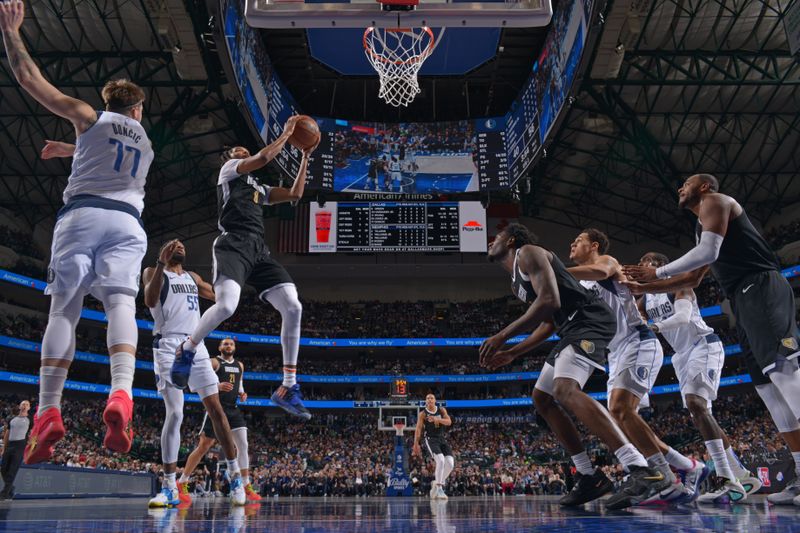 DALLAS, TX - JANUARY 9: Ziaire Williams #8 of the Memphis Grizzlies shoots the ball during the game against the Dallas Mavericks on January 9, 2024 at the American Airlines Center in Dallas, Texas. NOTE TO USER: User expressly acknowledges and agrees that, by downloading and or using this photograph, User is consenting to the terms and conditions of the Getty Images License Agreement. Mandatory Copyright Notice: Copyright 2024 NBAE (Photo by Glenn James/NBAE via Getty Images)