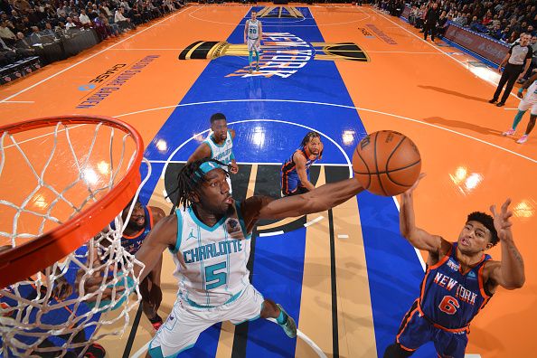 NEW YORK, NY - NOVEMBER 28: Mark Williams #5 of the Charlotte Hornets rebounds the ball during the game against the New York Knicks during the In-Season Tournament on November 28, 2023 at Madison Square Garden in New York City, New York.  NOTE TO USER: User expressly acknowledges and agrees that, by downloading and or using this photograph, User is consenting to the terms and conditions of the Getty Images License Agreement. Mandatory Copyright Notice: Copyright 2023 NBAE  (Photo by Jesse D. Garrabrant/NBAE via Getty Images)