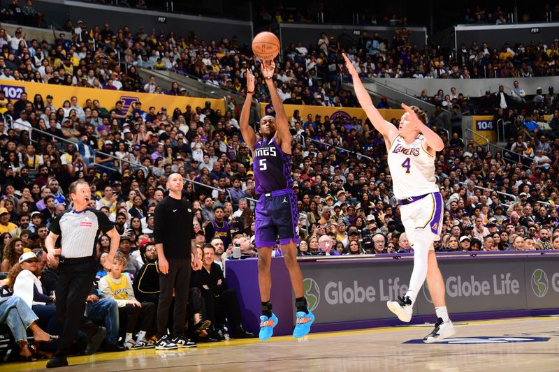 LOS ANGELES, CA - OCTOBER 26: De'Aaron Fox #5 of the Sacramento Kings shoots a three point basket during the game against the Los Angeles Lakers on October 26, 2024 at Crypto.Com Arena in Los Angeles, California. NOTE TO USER: User expressly acknowledges and agrees that, by downloading and/or using this Photograph, user is consenting to the terms and conditions of the Getty Images License Agreement. Mandatory Copyright Notice: Copyright 2024 NBAE (Photo by Adam Pantozzi/NBAE via Getty Images)