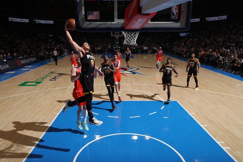 OKLAHOMA CITY, OK - MARCH 29:  Grayson Allen #8 of the Phoenix Suns dunks the ball during the game against the Oklahoma City Thunder on March 29, 2024 at Paycom Arena in Oklahoma City, Oklahoma. NOTE TO USER: User expressly acknowledges and agrees that, by downloading and or using this photograph, User is consenting to the terms and conditions of the Getty Images License Agreement. Mandatory Copyright Notice: Copyright 2024 NBAE (Photo by Zach Beeker/NBAE via Getty Images)