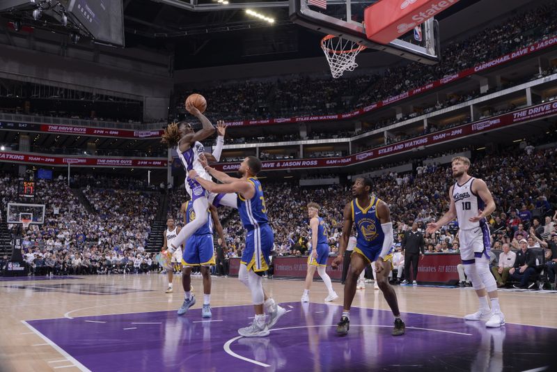 SACRAMENTO, CA - APRIL 16: Keon Ellis #23 of the Sacramento Kings shoots the ball during the game against the Golden State Warriors during the 2024 Play-In Tournament on April 16, 2024 at Golden 1 Center in Sacramento, California. NOTE TO USER: User expressly acknowledges and agrees that, by downloading and or using this Photograph, user is consenting to the terms and conditions of the Getty Images License Agreement. Mandatory Copyright Notice: Copyright 2024 NBAE (Photo by Rocky Widner/NBAE via Getty Images)