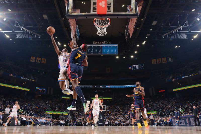 SAN FRANCISCO, CA - NOVEMBER 27: Cason Wallace #22 of the Oklahoma City Thunder drives to the basket during the game against the Golden State Warriors on November 27, 2024 at Chase Center in San Francisco, California. NOTE TO USER: User expressly acknowledges and agrees that, by downloading and or using this photograph, user is consenting to the terms and conditions of Getty Images License Agreement. Mandatory Copyright Notice: Copyright 2024 NBAE (Photo by Noah Graham/NBAE via Getty Images)