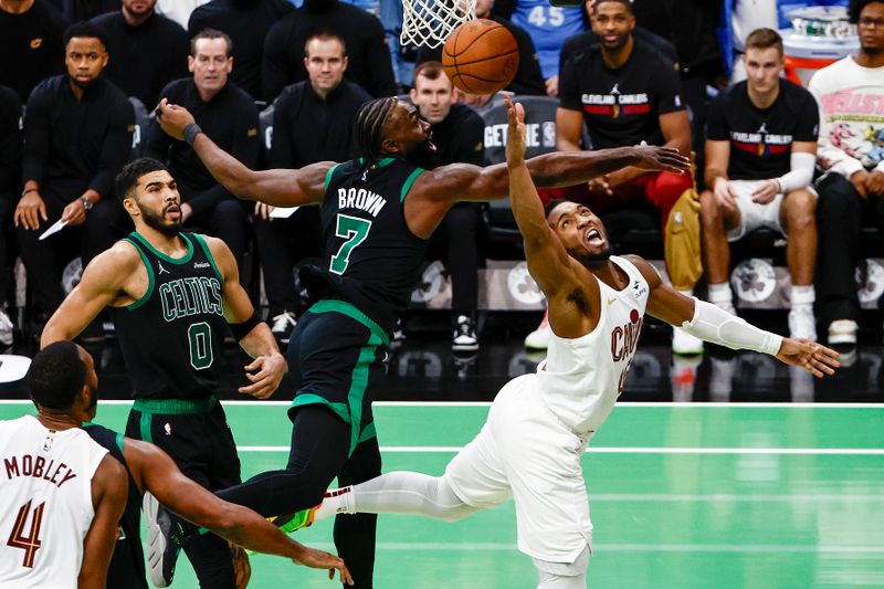 BOSTON, MASSACHUSETTS - NOVEMBER 19: Donovan Mitchell #45 of the Cleveland Cavaliers shoots against Jaylen Brown #7 of the Boston Celtics during the fourth quarter of the Emirates NBA Cup at TD Garden on November 19, 2024 in Boston, Massachusetts. The Celtics won 120-117. NOTE TO USER: User expressly acknowledges and agrees that, by downloading and or using this photograph, User is consenting to the terms and conditions of the Getty Images License Agreement.  (Photo by Winslow Townson/Getty Images)