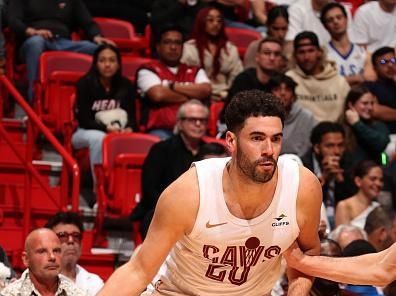 MIAMI, FL - DECEMBER 8:  Georges Niang #20 of the Cleveland Cavaliers handles the ball during the game against the Miami Heat on December 8, 2023 at Kaseya Center in Miami, Florida. NOTE TO USER: User expressly acknowledges and agrees that, by downloading and or using this Photograph, user is consenting to the terms and conditions of the Getty Images License Agreement. Mandatory Copyright Notice: Copyright 2023 NBAE (Photo by Issac Baldizon/NBAE via Getty Images)