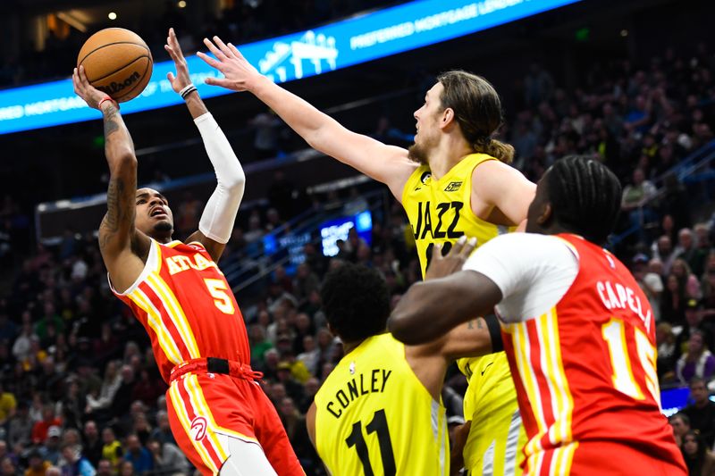 SALT LAKE CITY, UTAH - FEBRUARY 03: Dejounte Murray #5 of the Atlanta Hawks shoots over Kelly Olynyk #41 of the Utah Jazz during the second half of a game at Vivint Arena on February 03, 2023 in Salt Lake City, Utah.  NOTE TO USER: User expressly acknowledges and agrees that, by downloading and or using this photograph, User is consenting to the terms and conditions of the Getty Images License Agreement. (Photo by Alex Goodlett/Getty Images)