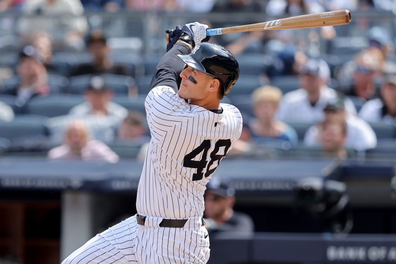 Yankees Set to Clash with Mariners: Betting Insights for a Strategic Encounter