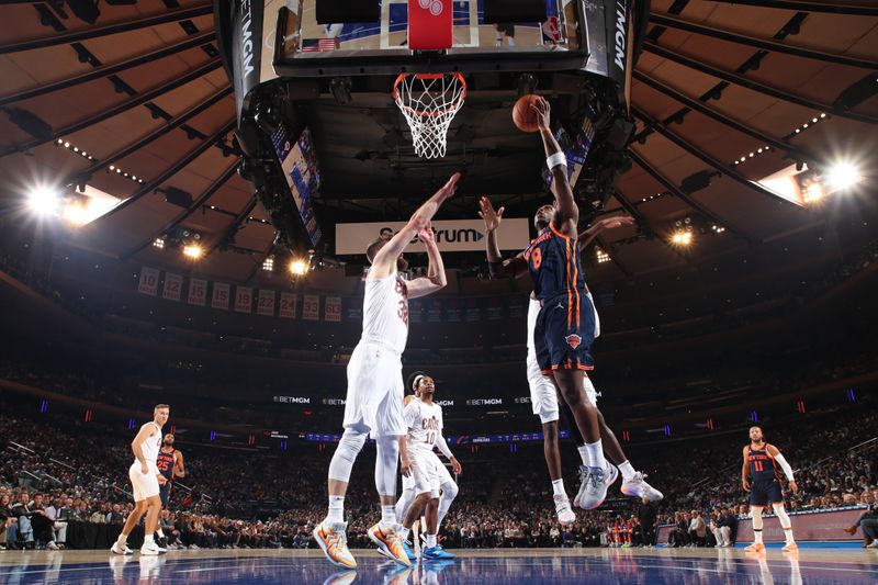 NEW YORK, NY - OCTOBER 28: OG Anunoby #8 of the New York Knicks drives to the basket during the game against the Cleveland Cavaliers on October 28, 2024 at Madison Square Garden in New York City, New York.  NOTE TO USER: User expressly acknowledges and agrees that, by downloading and or using this photograph, User is consenting to the terms and conditions of the Getty Images License Agreement. Mandatory Copyright Notice: Copyright 2024 NBAE  (Photo by Nathaniel S. Butler/NBAE via Getty Images)