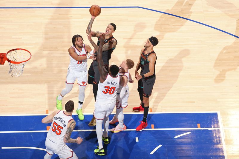 NEW YORK, NY - JANUARY 18: Kyle Kuzma #33 of the Washington Wizards drives to the basket during the game against the New York Knicks on January 18, 2024 at Madison Square Garden in New York City, New York. NOTE TO USER: User expressly acknowledges and agrees that, by downloading and or using this photograph, User is consenting to the terms and conditions of the Getty Images License Agreement. Mandatory Copyright Notice: Copyright 2024 NBAE  (Photo by Nathaniel S. Butler/NBAE via Getty Images)