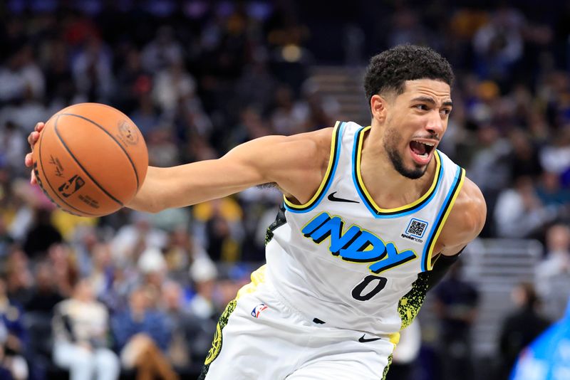 INDIANAPOLIS, INDIANA - NOVEMBER 17: Tyrese Haliburton #0 of the Indiana Pacers drives to the basket during the second half against the Miami Heat at Gainbridge Fieldhouse on November 17, 2024 in Indianapolis, Indiana. NOTE TO USER: User expressly acknowledges and agrees that, by downloading and or using this photograph, User is consenting to the terms and conditions of the Getty Images License Agreement. (Photo by Justin Casterline/Getty Images)