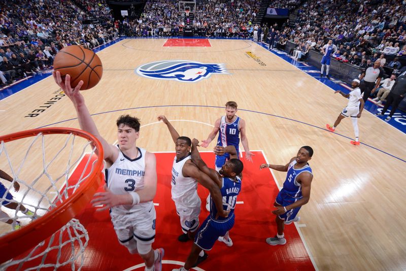 SACRAMENTO, CA - MARCH 18: Jake LaRavia #3 of the Memphis Grizzlies drives to the basket during the game against the Sacramento Kings on March 18, 2024 at Golden 1 Center in Sacramento, California. NOTE TO USER: User expressly acknowledges and agrees that, by downloading and or using this Photograph, user is consenting to the terms and conditions of the Getty Images License Agreement. Mandatory Copyright Notice: Copyright 2024 NBAE (Photo by Rocky Widner/NBAE via Getty Images)