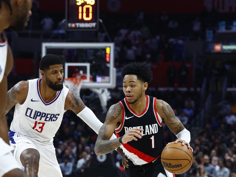 LOS ANGELES, CALIFORNIA - DECEMBER 11:  Anfernee Simons #1 of the Portland Trail Blazers in the second half at Crypto.com Arena on December 11, 2023 in Los Angeles, California.  NOTE TO USER: User expressly acknowledges and agrees that, by downloading and/or using this photograph, user is consenting to the terms and conditions of the Getty Images License Agreement. (Photo by Ronald Martinez/Getty Images)