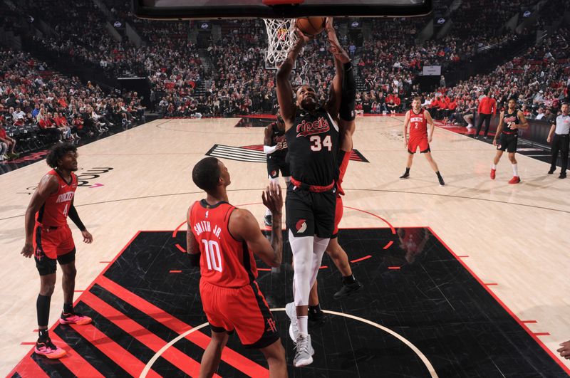 PORTLAND, OR - APRIL 12: Jabari Walker #34 of the Portland Trail Blazers drives to the basket during the game against the Houston Rockets on April 12, 2024 at the Moda Center Arena in Portland, Oregon. NOTE TO USER: User expressly acknowledges and agrees that, by downloading and or using this photograph, user is consenting to the terms and conditions of the Getty Images License Agreement. Mandatory Copyright Notice: Copyright 2024 NBAE (Photo by Cameron Browne/NBAE via Getty Images)