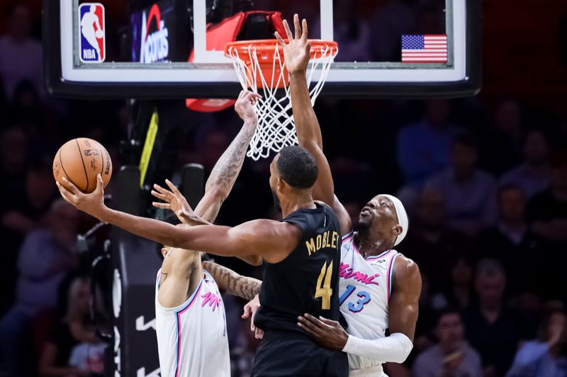 MIAMI, FLORIDA - JANUARY 29: Evan Mobley #4 of the Cleveland Cavaliers drives to the net against Bam Adebayo #13 of the Miami Heat during the first half at Kaseya Center on January 29, 2025 in Miami, Florida.  NOTE TO USER: User expressly acknowledges and agrees that, by downloading and or using this Photograph, user is consenting to the terms and conditions of the Getty Images License Agreement. (Photo by Carmen Mandato/Getty Images)