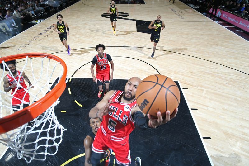 SALT LAKE CITY, UT - MARCH 6: Jevon Carter #5 of the Chicago Bulls shoots the ball during the game against the Utah Jazz on March 6, 2024 at Delta Center in Salt Lake City, Utah. NOTE TO USER: User expressly acknowledges and agrees that, by downloading and or using this Photograph, User is consenting to the terms and conditions of the Getty Images License Agreement. Mandatory Copyright Notice: Copyright 2024 NBAE (Photo by Melissa Majchrzak/NBAE via Getty Images)