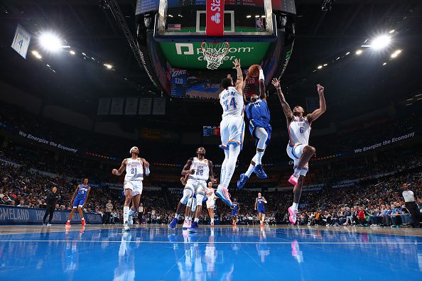 OKLAHOMA CITY, OK - DECEMBER 21: Terance Mann #14 of the LA Clippers drives to the basket during the game against the Oklahoma City Thunder on December 21, 2023 at Paycom Arena in Oklahoma City, Oklahoma. NOTE TO USER: User expressly acknowledges and agrees that, by downloading and or using this photograph, User is consenting to the terms and conditions of the Getty Images License Agreement. Mandatory Copyright Notice: Copyright 2023 NBAE (Photo by Zach Beeker/NBAE via Getty Images)