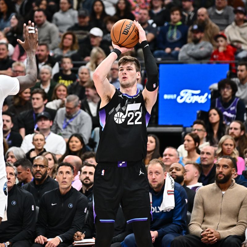 SALT LAKE CITY, UT - FEBRUARY 28:  Kyle Filipowski #22 of the Utah Jazz shoots the ball during the game against the Minnesota Timberwolves on February 28, 2025 at Delta Center in Salt Lake City, Utah. NOTE TO USER: User expressly acknowledges and agrees that, by downloading and or using this Photograph, User is consenting to the terms and conditions of the Getty Images License Agreement. Mandatory Copyright Notice: Copyright 2025 NBAE (Photo by Jamie Sabau/NBAE via Getty Images)