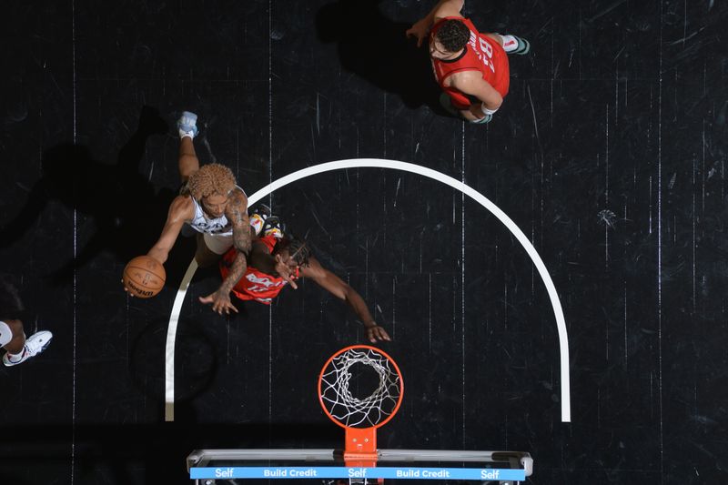 SAN ANTONIO, TX - OCTOBER 26: Jeremy Sochan #10 of the San Antonio Spurs drives to the basket during the game against the Houston Rockets on October 26, 2024 at the Frost Bank Center in San Antonio, Texas. NOTE TO USER: User expressly acknowledges and agrees that, by downloading and or using this photograph, user is consenting to the terms and conditions of the Getty Images License Agreement. Mandatory Copyright Notice: Copyright 2024 NBAE (Photos by Michael Gonzales/NBAE via Getty Images)