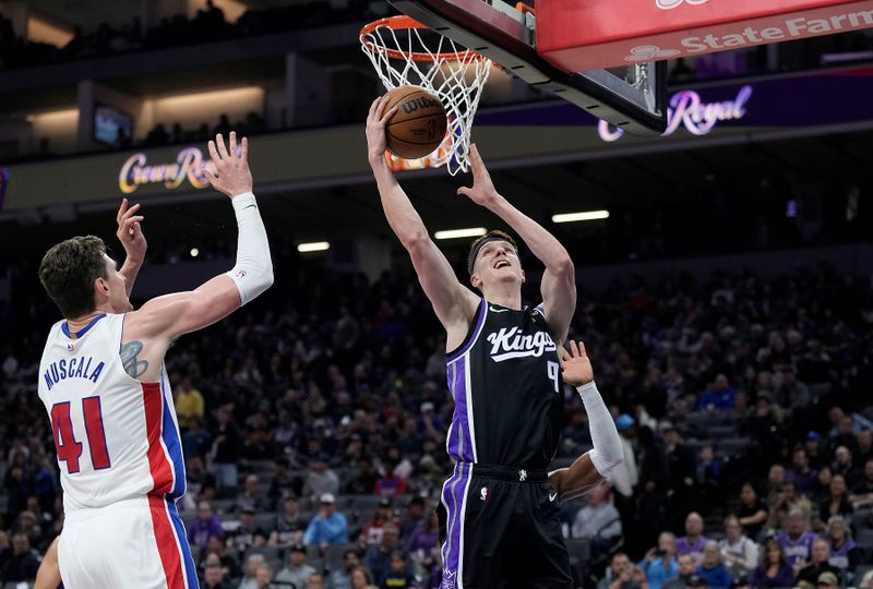 SACRAMENTO, CALIFORNIA - FEBRUARY 07: Kevin Huerter #9 of the Sacramento Kings drives to the basket against the Detroit Pistons in the third quarter at Golden 1 Center on February 07, 2024 in Sacramento, California. NOTE TO USER: User expressly acknowledges and agrees that, by downloading and or using this photograph, User is consenting to the terms and conditions of the Getty Images License Agreement. (Photo by Thearon W. Henderson/Getty Images)