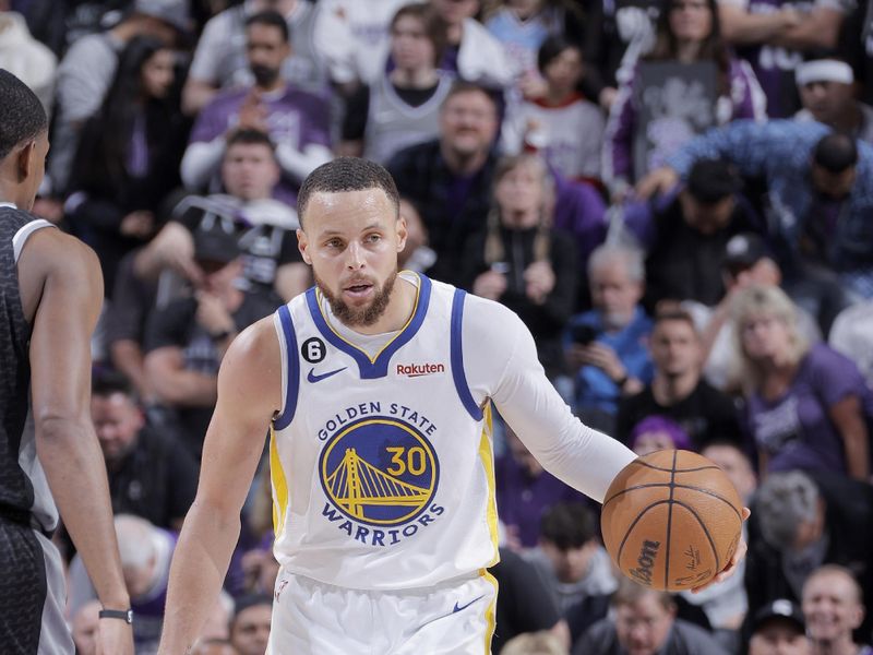 SACRAMENTO, CA - APRIL 17:  Stephen Curry #30 of the Golden State Warriors dribbles the ball against the Sacramento Kings during Round 1 Game 2 of the 2023 NBA Playoffs on April 17, 2023 at Golden 1 Center in Sacramento, California. NOTE TO USER: User expressly acknowledges and agrees that, by downloading and or using this Photograph, user is consenting to the terms and conditions of the Getty Images License Agreement. Mandatory Copyright Notice: Copyright 2023 NBAE (Photo by Rocky Widner/NBAE via Getty Images)