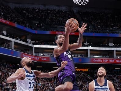 SACRAMENTO, CA - DECEMBER 23: Trey Lyles #41 of the Sacramento Kings drives to the basket during the game against the Minnesota Timberwolves on December 23, 2023 at Golden 1 Center in Sacramento, California. NOTE TO USER: User expressly acknowledges and agrees that, by downloading and or using this Photograph, user is consenting to the terms and conditions of the Getty Images License Agreement. Mandatory Copyright Notice: Copyright 2023 NBAE (Photo by Rocky Widner/NBAE via Getty Images)