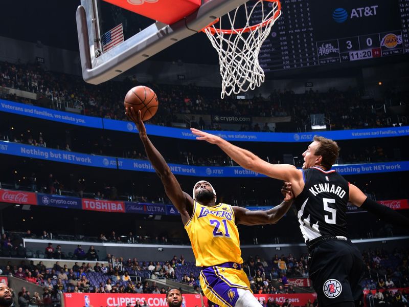 LOS ANGELES, CA - NOVEMBER 9: Patrick Beverly #21 of the Los Angeles Lakers shoots the ball during the game against the LA Clippers on November 9, 2022 at Crypto.Com Arena in Los Angeles, California. NOTE TO USER: User expressly acknowledges and agrees that, by downloading and/or using this Photograph, user is consenting to the terms and conditions of the Getty Images License Agreement. Mandatory Copyright Notice: Copyright 2022 NBAE (Photo by Adam Pantozzi/NBAE via Getty Images)