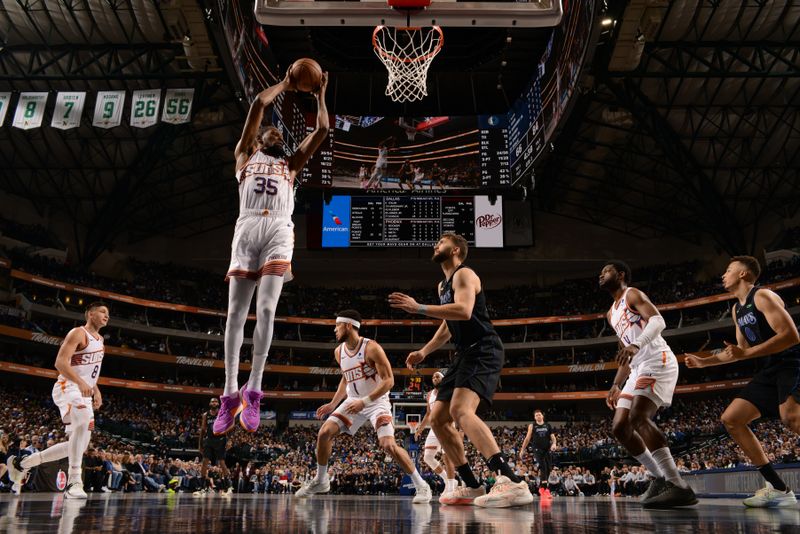 DALLAS, TX - JANUARY 24: Kevin Durant #35 of the Phoenix Suns grabs the rebound during the game against the Dallas Mavericks on January 24, 2024 at the American Airlines Center in Dallas, Texas. NOTE TO USER: User expressly acknowledges and agrees that, by downloading and or using this photograph, User is consenting to the terms and conditions of the Getty Images License Agreement. Mandatory Copyright Notice: Copyright 2024 NBAE (Photo by Glenn James/NBAE via Getty Images)