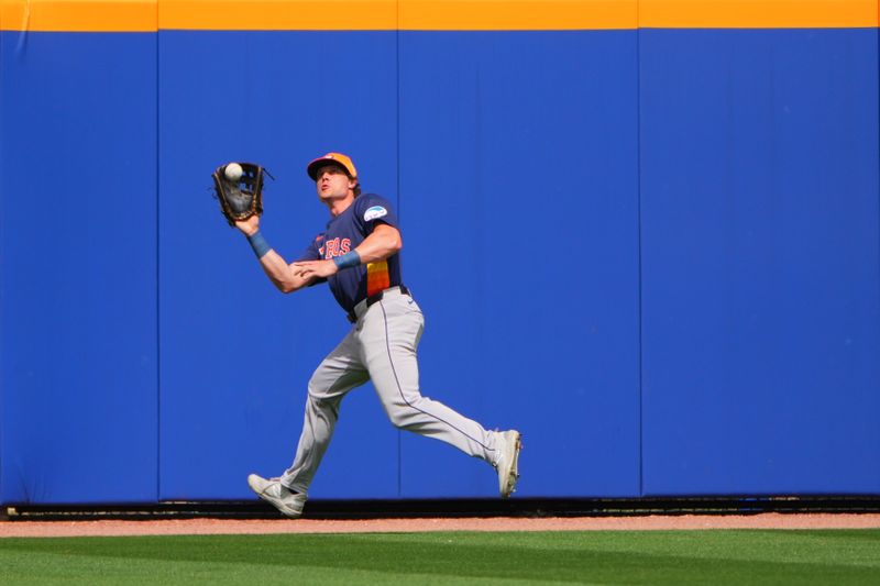 Mar 3, 2024; Port St. Lucie, Florida, USA;  Houston Astros center fielder Jake Meyers (6) makes a catch on a fly ball by New York Mets designated hitter Luke Vogt in the first inning at Clover Park. Mandatory Credit: Jim Rassol-USA TODAY Sports